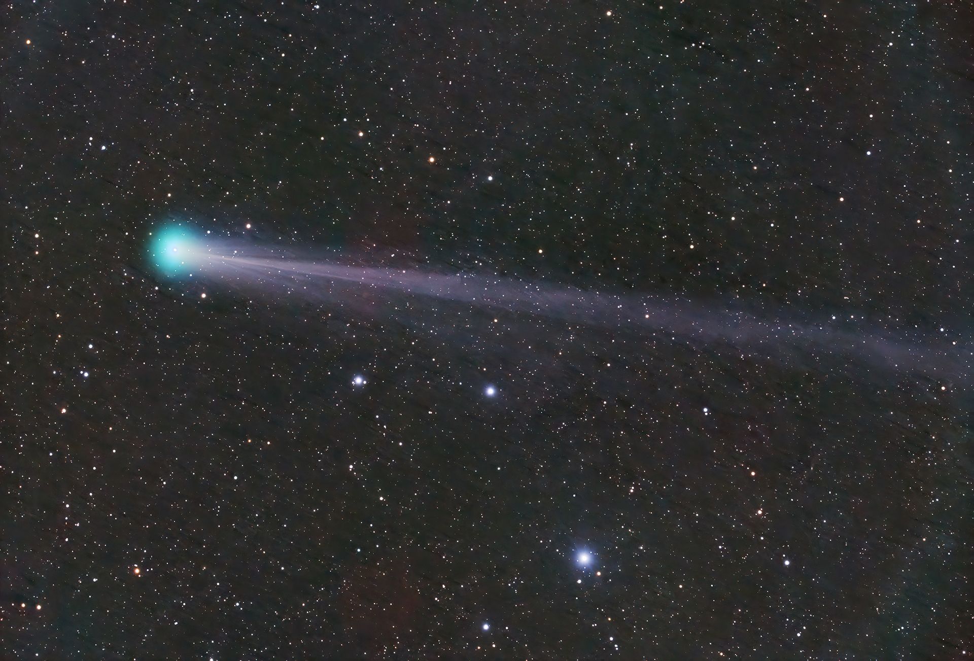 El cometa C/2025 R3 PanSTARRS es un visitante del universo que alcanzó su máximo brillo durante abril y mayo de 2026. A diferencia de cometas periódicos como Halley, que regresa cada 76 años, este objeto se alejará de nuestro planeta y no volverá a pasar por las cercanías de la Tierra.
