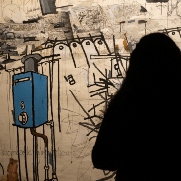 Valparaíso releva su memoria artística con la inauguración de la Exposición “A nuestra herencia no le precede ningún testamento: 12 Obras, 12 Bienales”